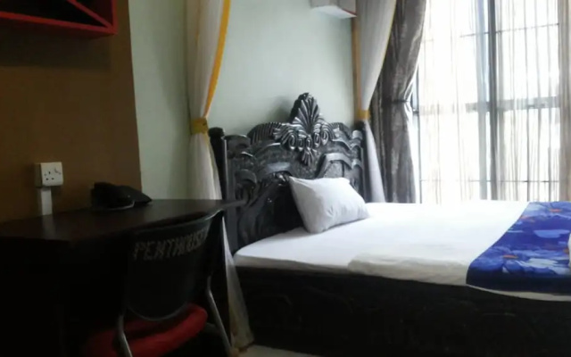Penthouse Inn