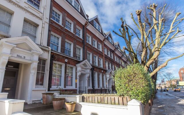 Отель Design Flat in Finchley Road вид на фасад
