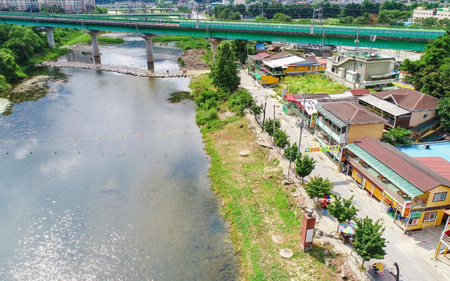 Cheongpyeong Gangmaeul Pension