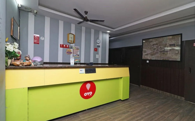 OYO 29127 Hotel Crown Tower