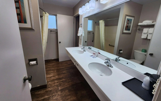 Ramada Bayside Inn & Suites Eureka