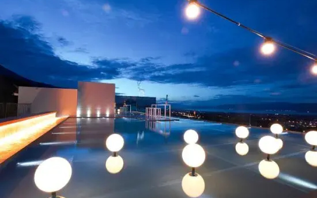 Chunshan · Sky City Hostel