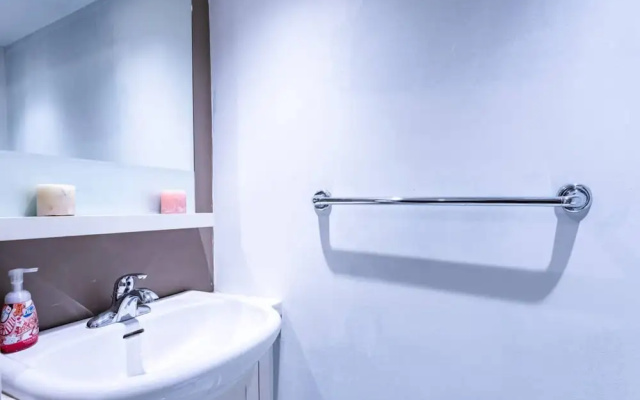 Chic 1 Bed in Heart of Downtown Toronto