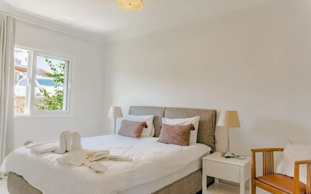 Family-friendly Apartment Just Steps Away From the Sea
