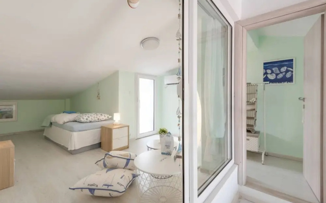Fantastic Penthouse in Neos Marmaras