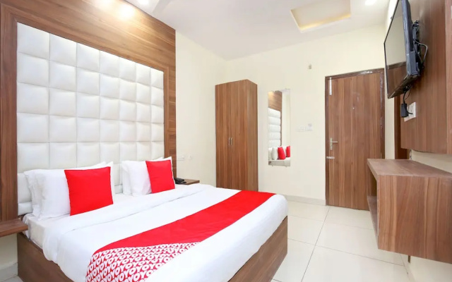 OYO 15975 Hotel 365