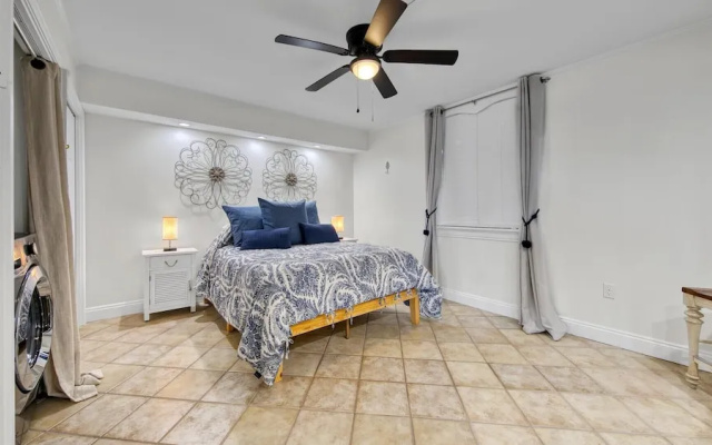 Dolphin Point 502b