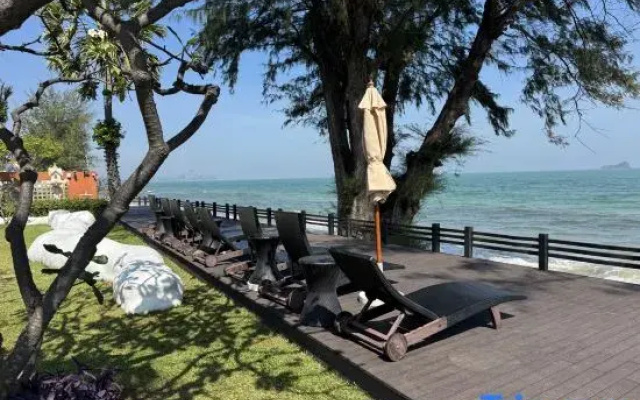 Las Tortugas Beach Front Condo - family Suite Room