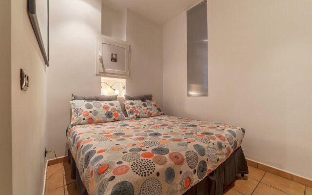 Апартаменты Cozy Halldis studio just 10 minutes walk from Colosseum Рим вид на фасад
