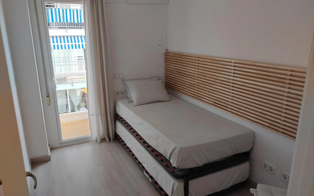 Luxury Apartment Accommodation, next to beach & train station Calella
