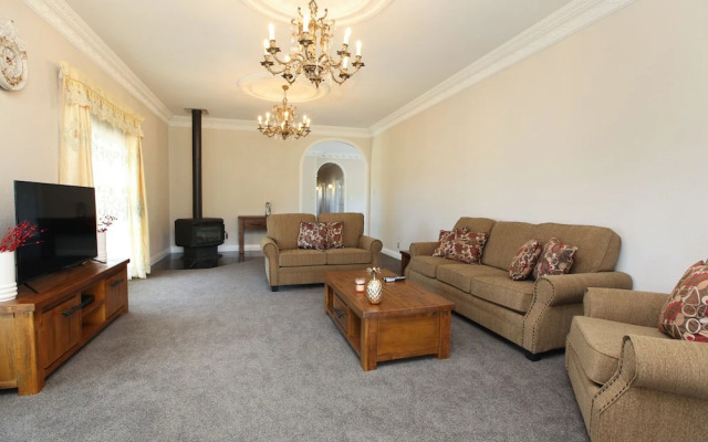 8Brm Luxury in Temple View