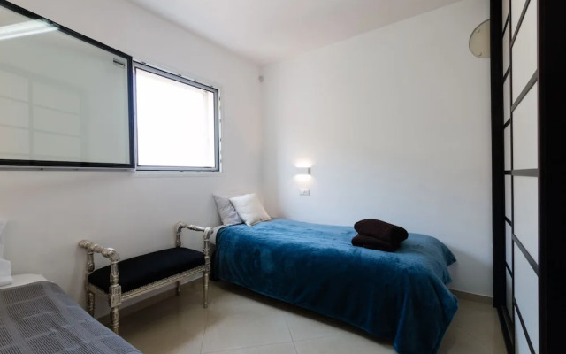 Apartment with Sauna, Hot Tub & Parking