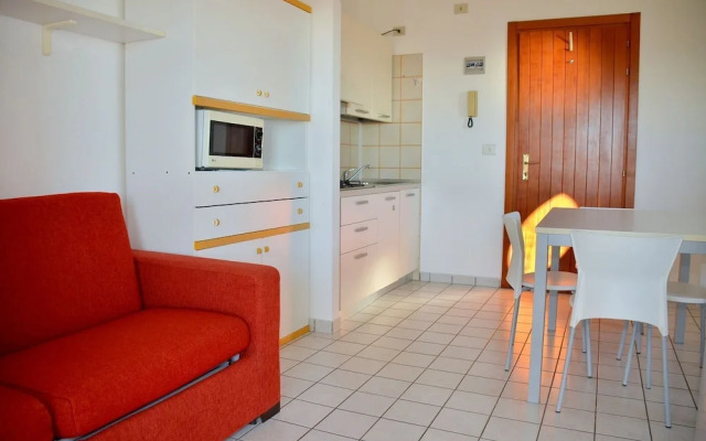 Experience the Beach Breeze in our Bright Flat