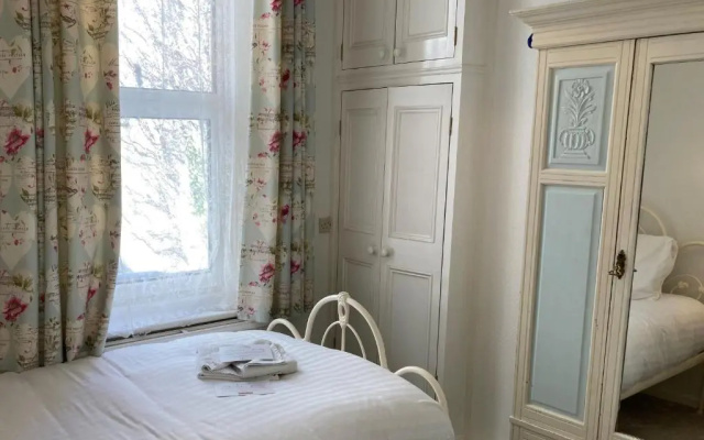 Flat 2, 1 Alexandra Gardens - Pet friendly
