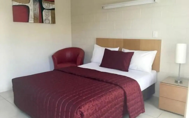 Collinsville Motel