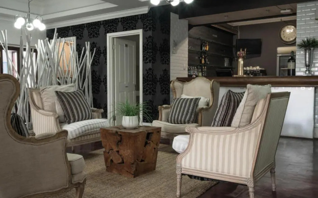 Royal Albert Suites