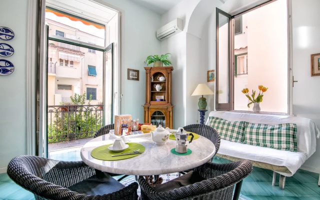 Upscale Central Amalfi Apartment In 19th-century Building