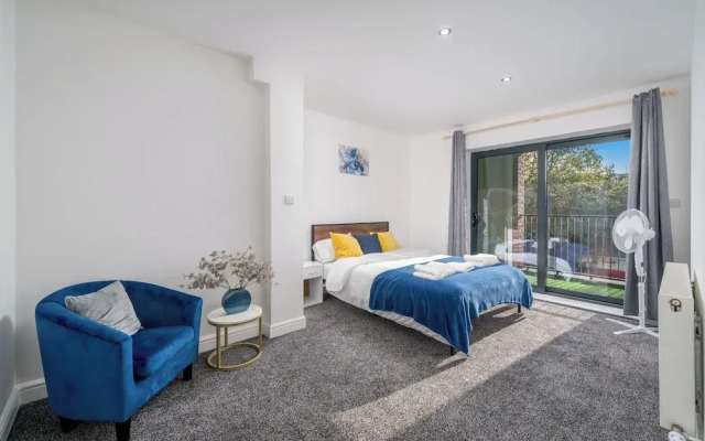 3 Bed- Full Balcony - Closetoo2 & Excel