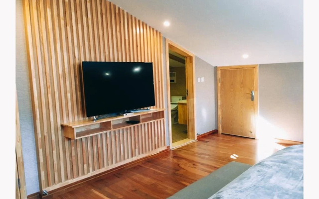 Shangri La Wooden Hotel