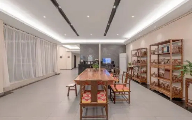 Cloud Four Seasons Shangpin Hotel (Yuxi Taobao Street Wanda Plaza Branch)