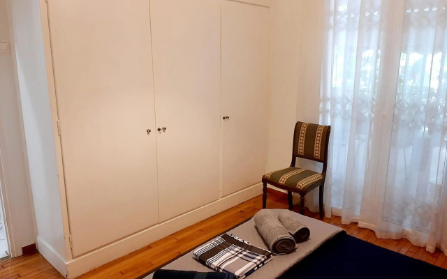 Large terrace apartment near city centre