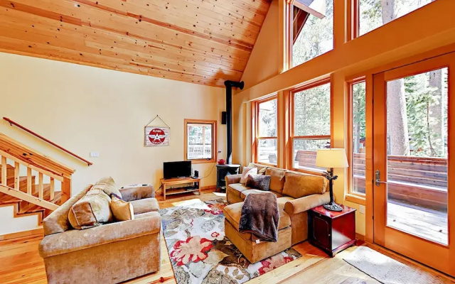 3br/2.5ba Lake  3 Bedroom Home
