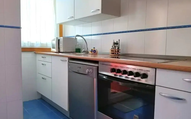3 Bed Flat - Sleeps 6 - Pool - Garden - Parking