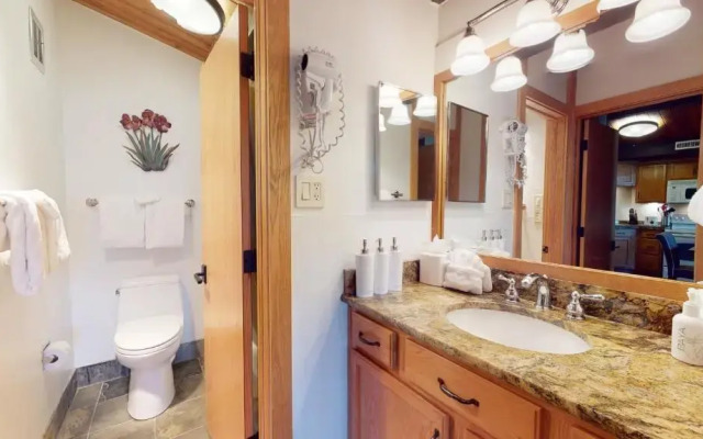 Laurelwood Condominiums Studio Premier Unit 211
