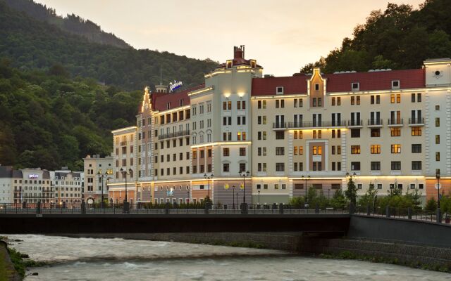Radisson, Роза Хутор (Radisson Hotel, Rosa Khutor) вид на фасад