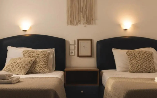 Private Studio Apartment, Unique Location - Sea View