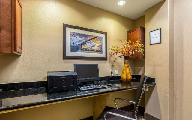 Comfort Suites Galveston Cruise Port Area – Beachside