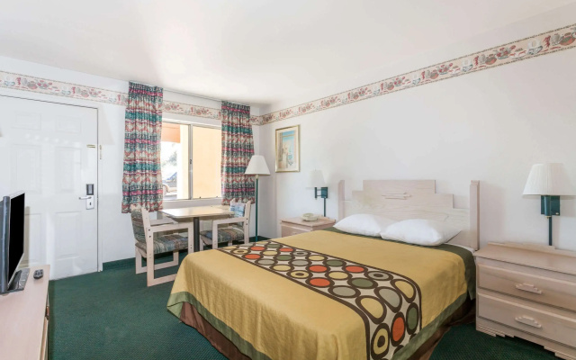 Super 8 by Wyndham Cottonwood