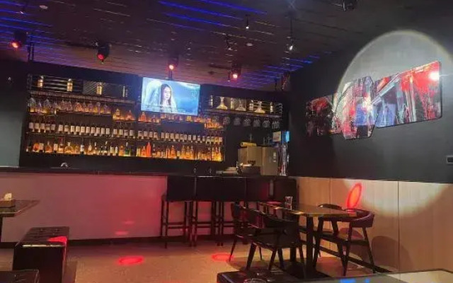 Yijie Electric Sports Hotel