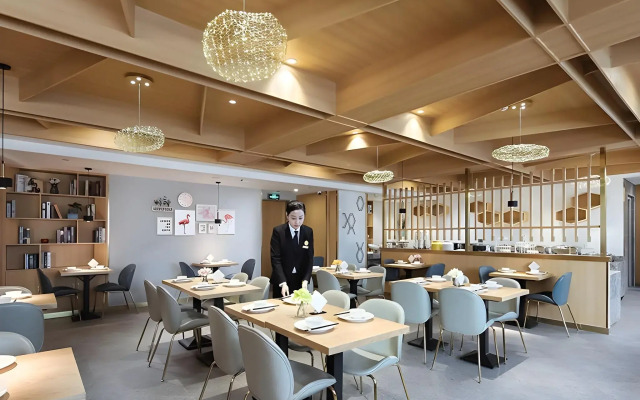 Vienna International Hotel (Nanjing South Railway Station South Square)