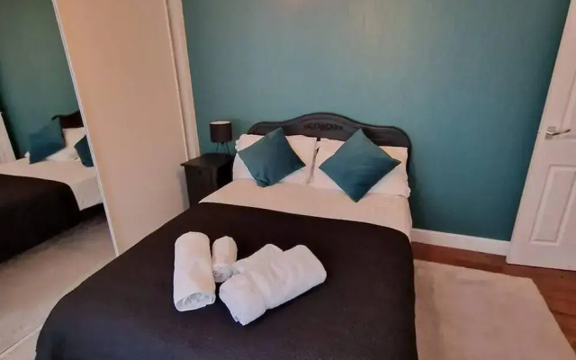 Inviting 3-bed Apartment in Newcastle Upon Tyne