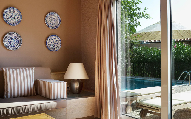 Dionysos Hotel