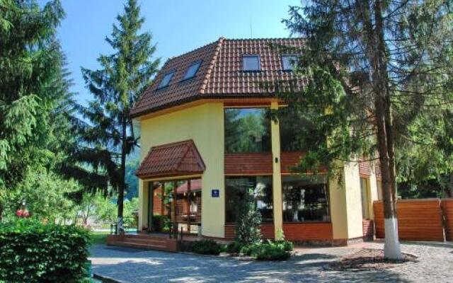 Гостиница Sanatoriy Karpatia вид на фасад