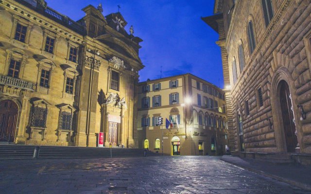 Отель Bernini Palace Италия, Флоренция - 9 отзывов об отеле, цены и фото номеров - забронировать отель Bernini Palace онлайн вид на фасад