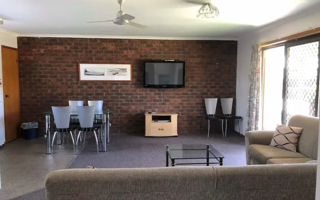 Lakes Jakaranda Holiday Units