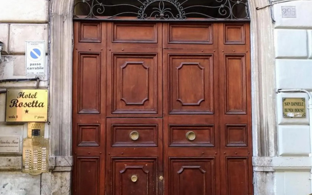 Nicolas Inn