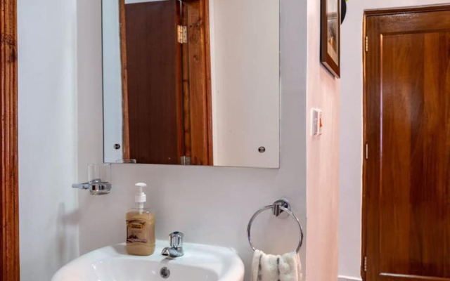 2BR Apartment in Mombasa - Pool & Near Beach