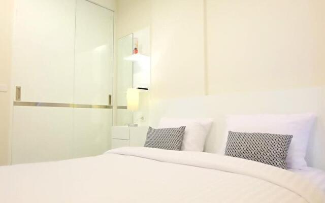 Отель The Base Residence Phuket Town by Moni комната для гостей