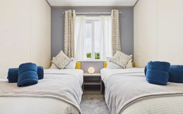 Puffin Lodge - 2 Bedroom Lodge - Wisemans Bridge