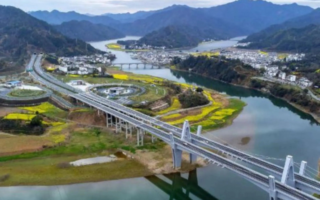 She County Shendu Town Gallery Home Homestay (Xin'anjiang Landscape Gallery Scenic Area)