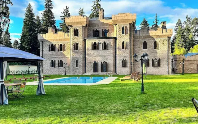 The Castle - Your unique way of retreat