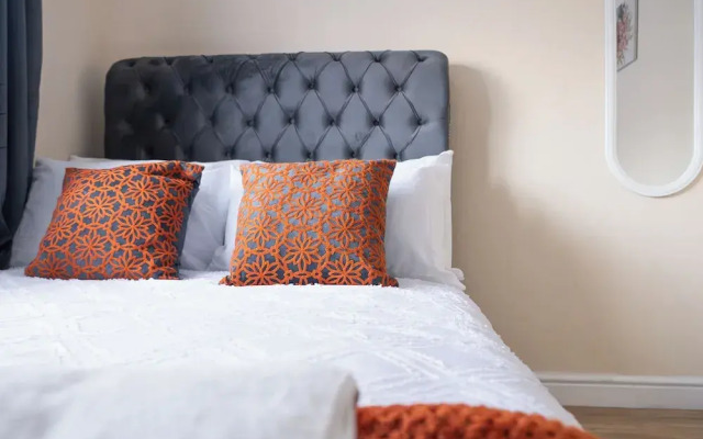 3-bed House - Sleeps 7, Parking & Views