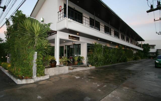 Отель Airport Mansion Phuket Таиланд, пляж Май Кхао - 1 отзыв об отеле, цены и фото номеров - забронировать отель Airport Mansion Phuket онлайн вид на фасад