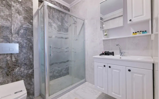 Stunning Gorgeous 2 BR near Golden Horn