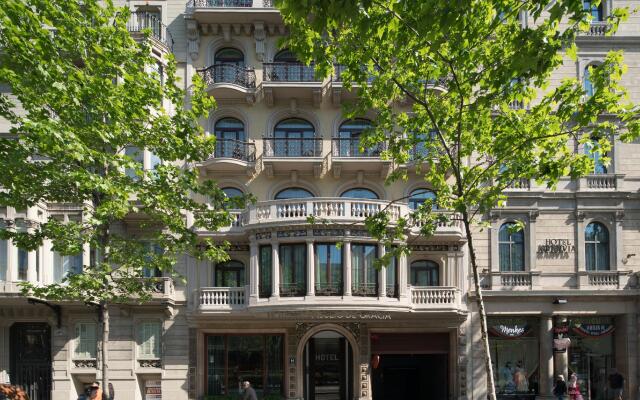 Отель Catalonia Passeig de Gràcia Испания, Барселона - 1 отзыв об отеле, цены и фото номеров - забронировать отель Catalonia Passeig de Gràcia онлайн вид на фасад