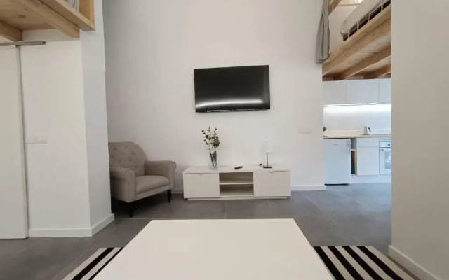 New & Modern Studio Loft 2